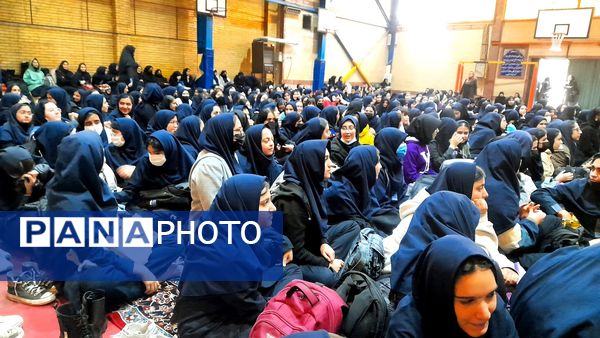 جشن ولادت حضرت زهرا(س) و روز مادر در مدرسه شاهد «عصمت» ناحیه ۳ کرج 