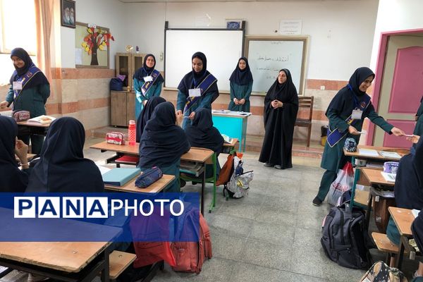 برگزاری انتخابات همیار مشاور در آموزشگاه شاهد نجمه ناحیه دو شهرری 