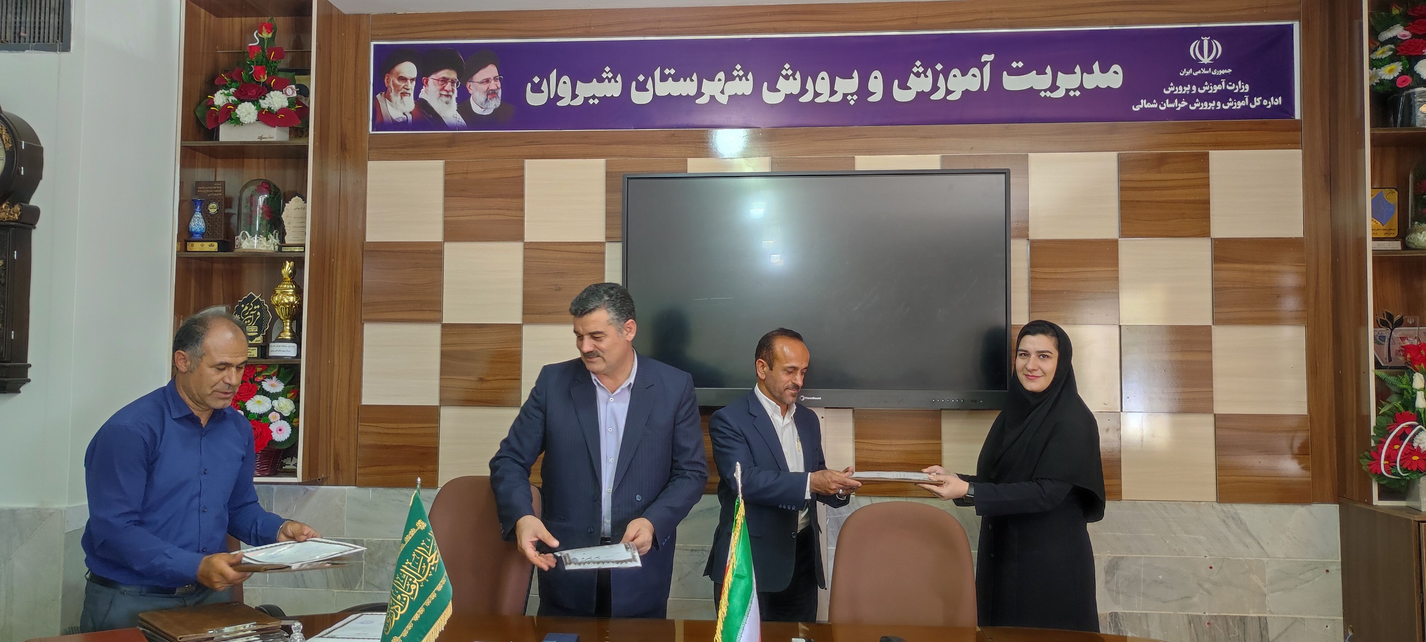 تجلیل مدیر آموزش و پرورش شهرستان شیروان از خبرنگاران پانا
