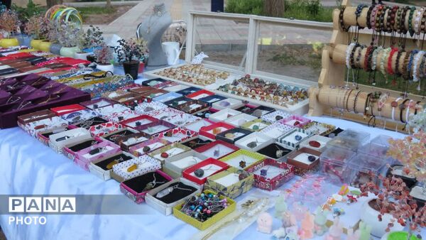 نمایشگاه تخصصی محصولات ارگانیک و صنایع دستی در بوستان لاله شهر کهک