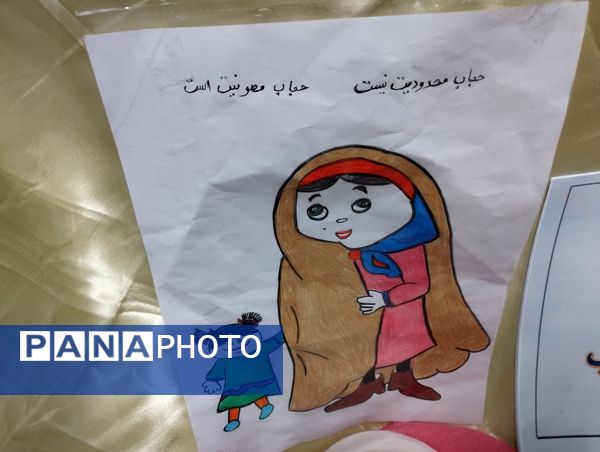 نمایشگاه حجاب به‌مناسبت ایام فاطمیه در مدرسه نشاط اسلامشهر