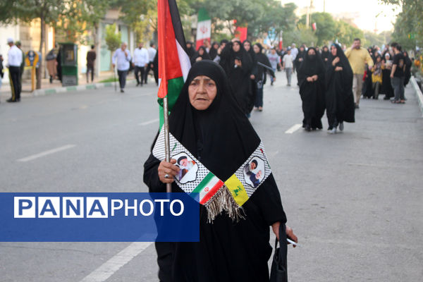 جلوه‌های حماسی از حضور نوجوانان قمی در مراسم تشییع شهدا 