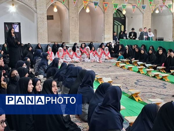 محفل انس با قرآن کریم همراه با نواخته شدن زنگ انقلاب 