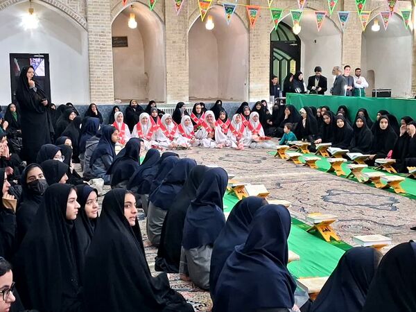 محفل انس با قرآن کریم همراه با نواخته شدن زنگ انقلاب 