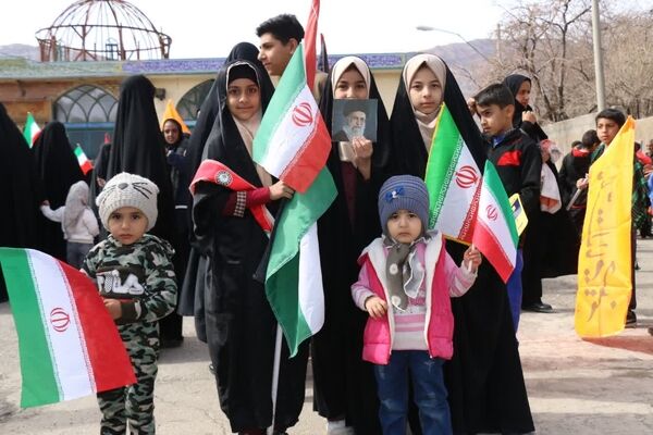 انقلاب را نسل جدید ادامه می دهند