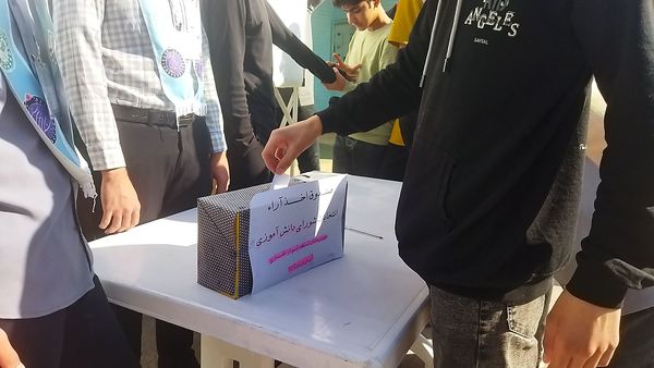 انتخابات شورای دانش آموزی در دبیرستان شاهد ابوذر غفاری نیشابور 