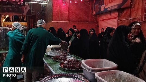 چایخانه فاطمه الزهرای حسینیه امام خمینی در دویست و سی و دومین شب 