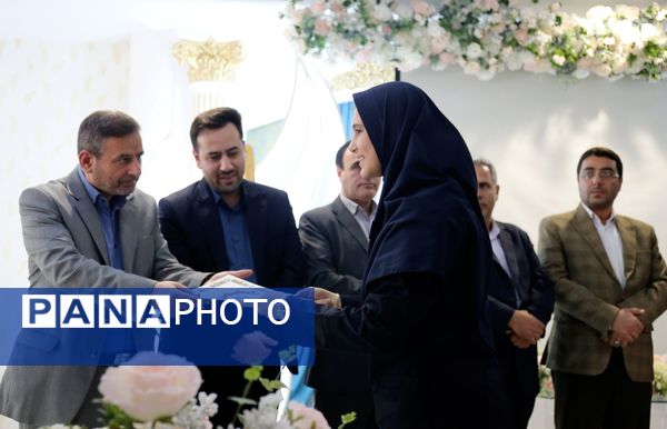 آیین تجلیل از برگزیدگان جشنواره‌های فرهنگی و هنری شمال‌غرب کشور در تبریز