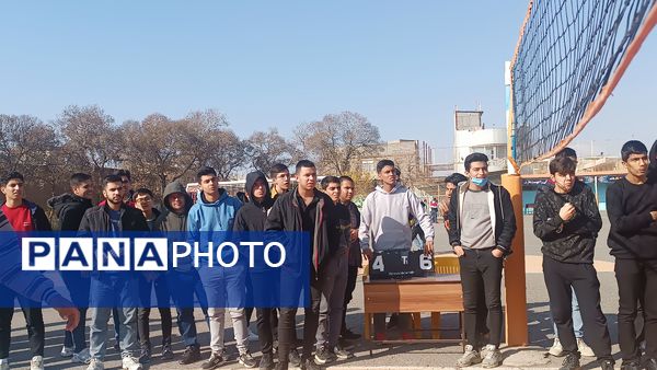 سومین روز از مسابقات گروهی والیبال در دبیرستان شاهد ابوذر گروهی