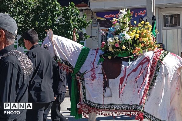 مراسم معنوی گل‌زنی در بن