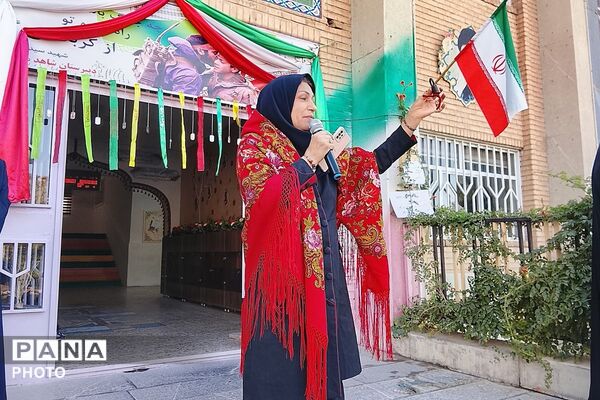به صدا درآمدن زنگ سلامت در دبیرستان شاهد مرضیه جشن گرفتن حال خوب دانش آموزان 