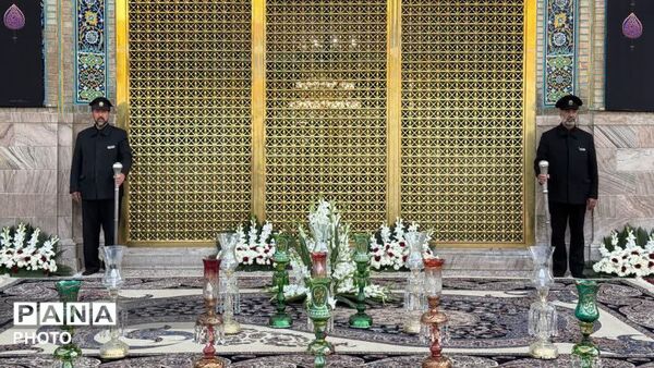 حرم امام رضا(ع) سیاه پوش عزای حسین‌(ع) شد