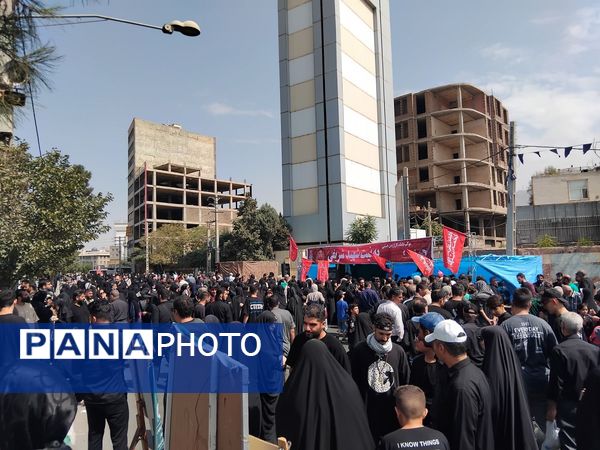 پیاده‌روی جاماندگان اربعین حسینی از مصلی تا میدان شهدای کرج