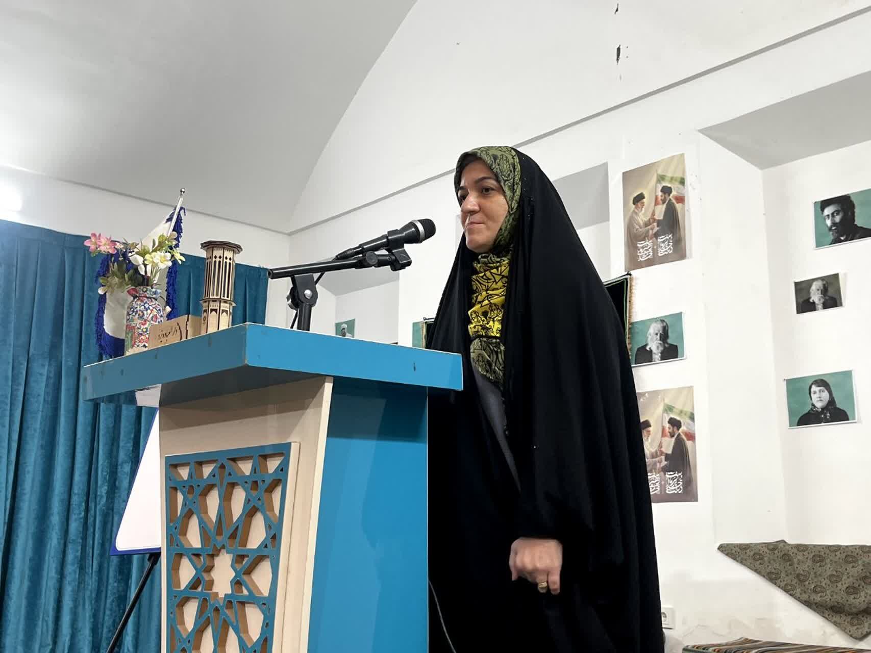 «انجمن تخصصی شعر و ادب دانش‌آموزی یزد» رسماً آغاز به کار کرد