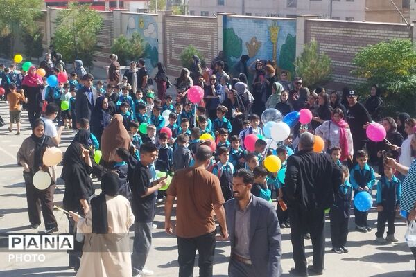  جشن شکوفه ها در دبستان ابراهیم هادی پرند