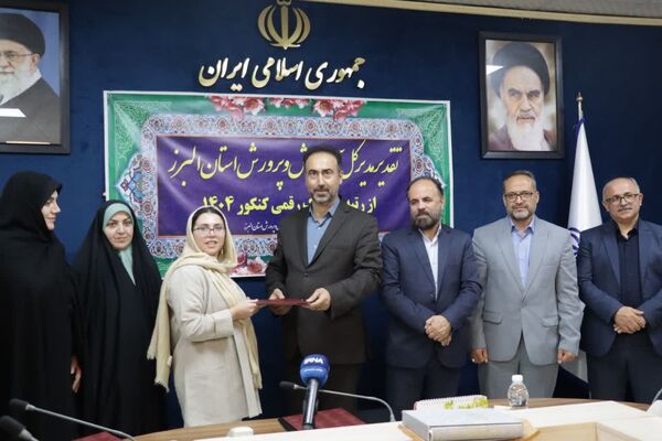 دیدار رتبه برتران کنکور سراسری با مدیرکل آموزش‌وپرورش استان البرز