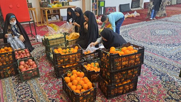 توزیع ۱۳۰ بسته یلدایی به همت خیران و معتمدان شهر بین نیازمندان