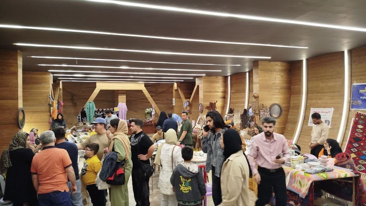 رضایت‌مندی مسافران نوروزی از نمایشگاه صنایع‌دستی نهاوند