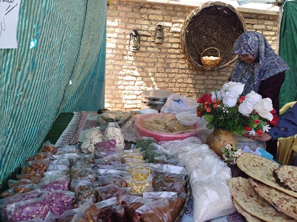 جشنواره و نمایشگاه بومی و محلی بهار در بهار روستای جندابه