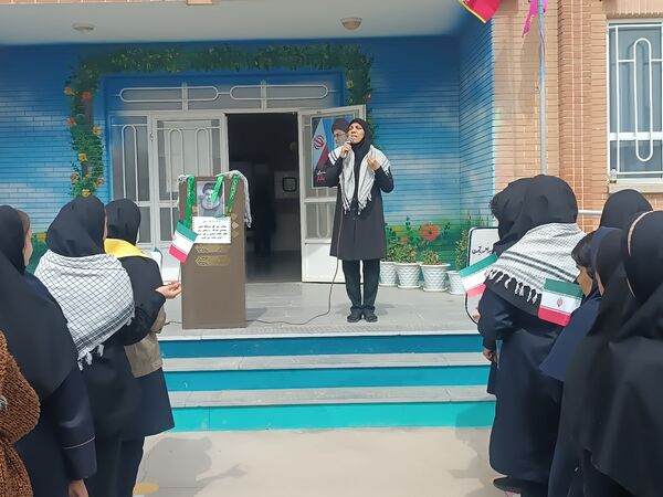 نکوداشت شهادت رهبر مقاومت در دبیرستان شهید باقری 