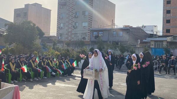جشن باشکوه انقلاب و ایرانمون