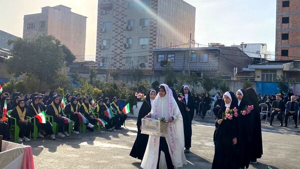جشن باشکوه انقلاب و ایرانمون