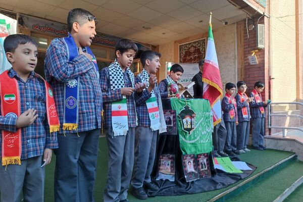 دانش‌آموزان دبستان علامه طباطبایی پیشوا در سوگ مادر عالم خلقت