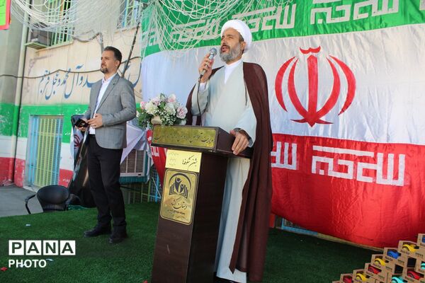جشن شکوفه‌ها در دبستان کشاورز با استقبال ویژه از کلاس‌اولی‌ها