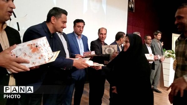 درخشش مقام آوران کشوری و استانی در سالن همایش بانک ملی بجنورد