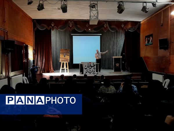 کارگاه آموزش نویسندگی ویژه دانش‌آموزان در شهرستان ورامین