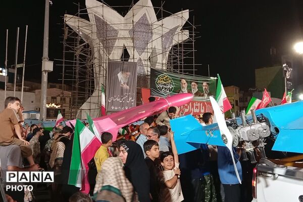 هم‌صدایی دانش‌آموزان دبستان هدی در تجمعات شبانه مردمی علیه صهیونیست