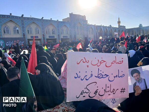 بدرقه باشکوه و میلیونی رهبر شهید در قلب مشهد مقدس