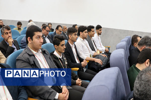 تجلیل از دانش‌آموزان تراز انقلاب اسلامی استان بوشهر