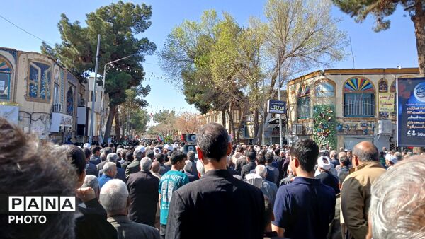 شهید وطن بر روی دستان مردم شهید پرور تشیع شد