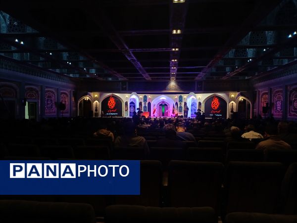 شب شعر آیینی پیرغلامان حسینی برگزار شد