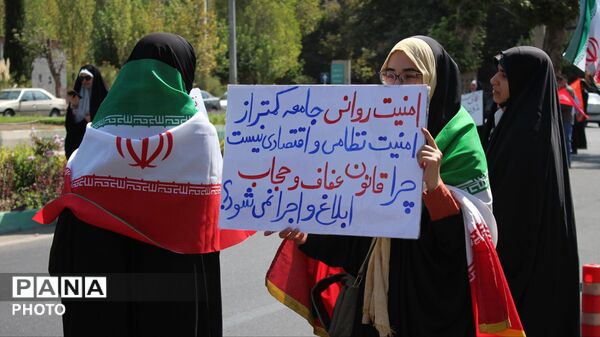 تجمع خودجوش زنان انقلابی در حمایت از حجاب