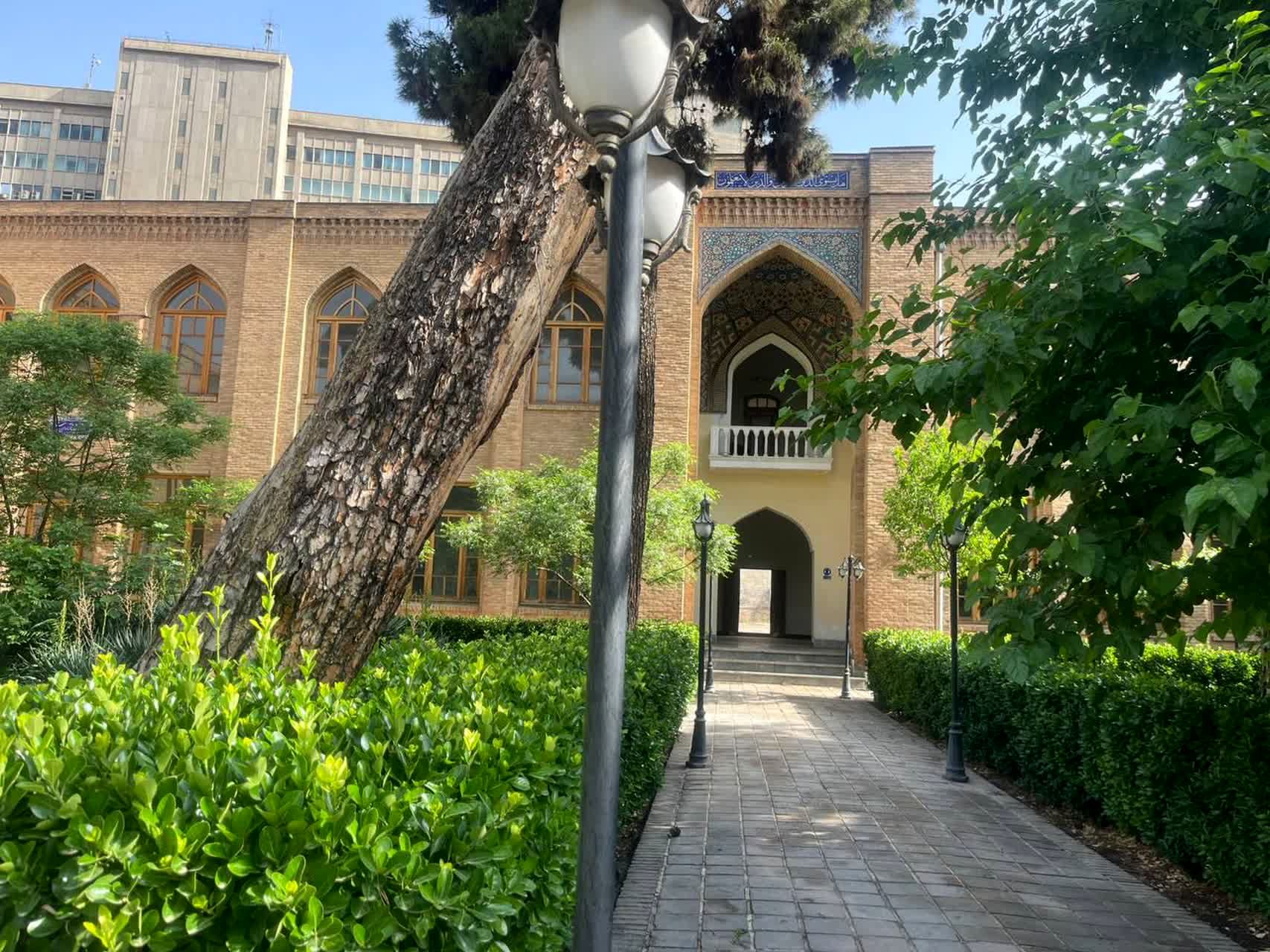 از خیابان ناصر خسرو تاپروفسورفرهودپدرعلم ژنتیک