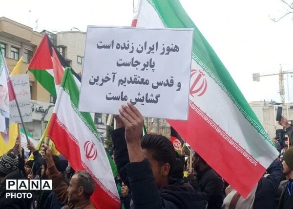 تصاویر حضور مهاجران مسلمان در مشهد؛ همبستگی با ملت ایران در سوگ امام خامنه‌ای (ره)