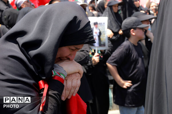  بدرقه ملت داغدار ایران با رهبر شهید در روز تشییع