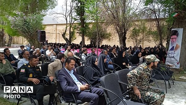 تجلیلی از معلمانان شهرستان کیار در قلعه امیرمفخم دزک