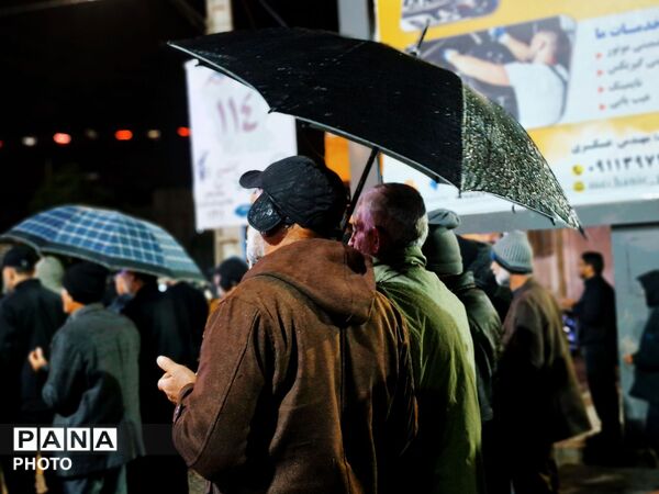 گلوگاه زیر باران، غرق در شور وطن
