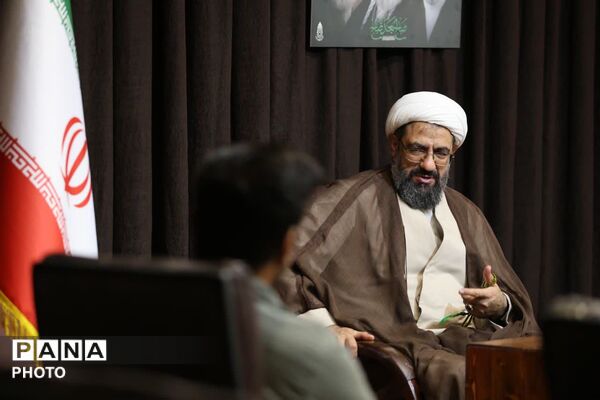  ملاقات مردمی با نماینده ولی فقیه در استان همدان 