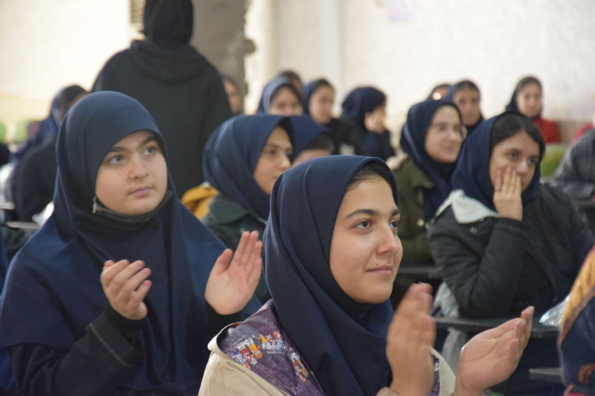 آغاز دهه فجر در دبیرستان شاهد شهید کلانتری ناحیه ۱کرج 