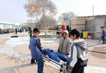 اجرای سراسری مانور زلزله و ایمنی در دبستان  باهمت روستای قازقان