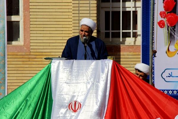طنین زنگ انقلاب در هنرستان فارابی؛ آغاز شور و جشن دهه فجر در شهرستان سملقان