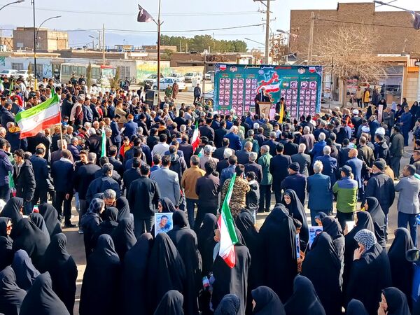 حضور باشکوه مردم کندر در راهپیمایی ۲۲ بهمن