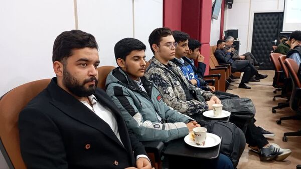 دیدار صمیمی دانش‌آموزان گلستان با مدیر شبکه آموزش ملی 