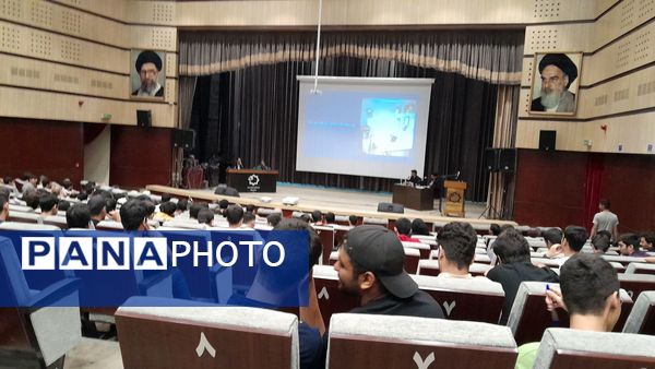 همایش روبیس شو با حضور رتبه‌های برتر کنکوری در نیشابور