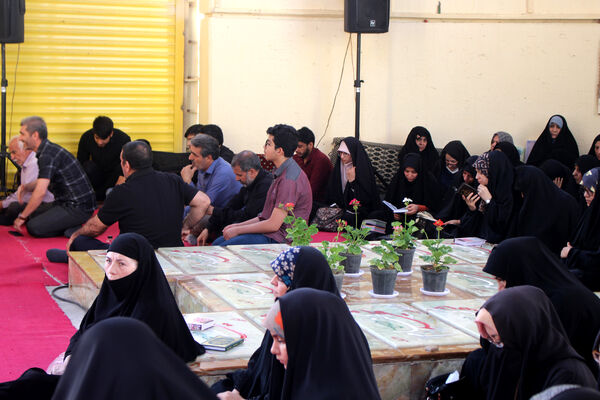 زمزمه عاشقانه دعای عرفه در یادمان 14 شهید گمنام کوه خضر نبی(ع)