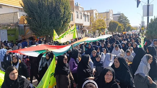 راهپیمایی یوم الله ۱۳ آبان در قادرآباد